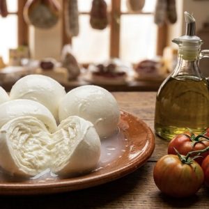 Mozzarella di bufala, disponibile in negozio